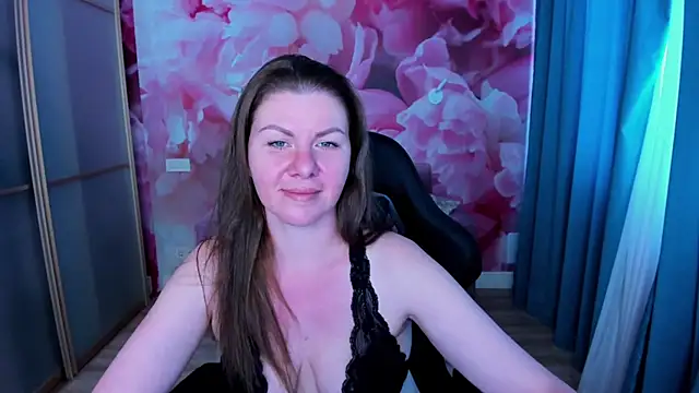 Snapshot of LunaKissesx chatting on July 11, 2026, 11:43 am LunaKissesx online show from July 11, 2026, 11:43 am