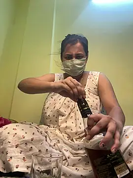 Snapshot of Roshini_06 chatting on June 17, 2026, 8:41 pm Roshini 06 online show from June 17, 2026, 8:41 pm