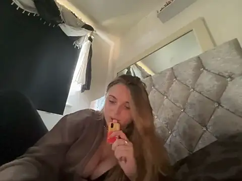 Violetsinxx online show from June 14, 2026, 2:29 pm