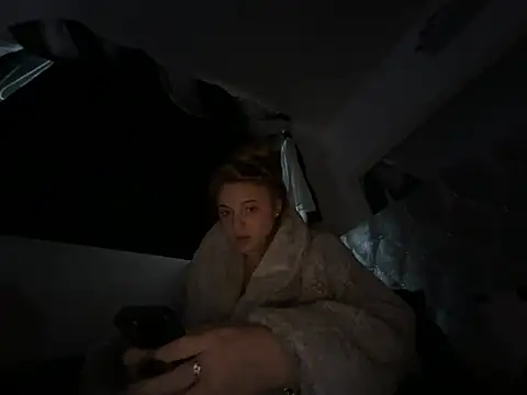 Violetsinxx online show from June 15, 2026, 4:23 am