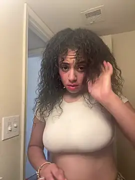Snapshot of daddyyysbabygirl chatting on June 11, 2026, 1:05 am daddyyysbabygirl online show from June 11, 2026, 1:05 am