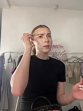AlisaRussel online show from July 7, 2026, 4:43 pm