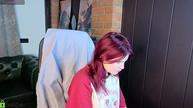 Snapshot of Fox__Cute chatting on August 5, 2026, 1:21 am Fox Cute online show from August 5, 2026, 1:21 am