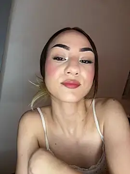 Snapshot of LioraX69 chatting on June 21, 2026, 11:32 pm LioraX69 online show from June 21, 2026, 11:32 pm