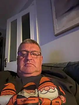 Snapshot of Stueeeey31 chatting on July 25, 2026, 3:47 am Stueeeey31 online show from July 25, 2026, 3:47 am