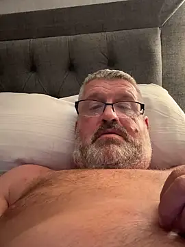 Snapshot of Stueeeey31 chatting on June 21, 2026, 12:27 am Stueeeey31 online show from June 21, 2026, 12:27 am
