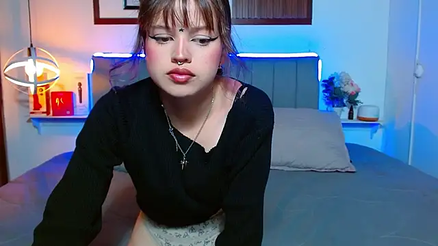 Evelynn fox  online show from June 25, 2026, 8:14 pm