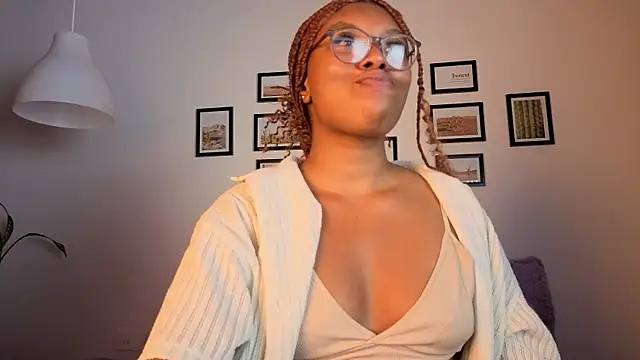 Snapshot of Victoria-Jacksonn chatting on July 3, 2026, 8:37 pm Victoria-Jacksonn online show from July 3, 2026, 8:37 pm