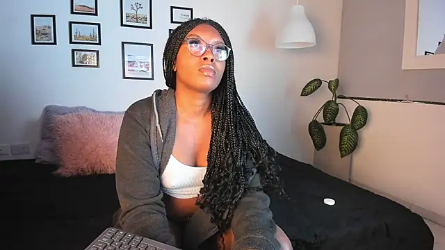 Snapshot of Victoria-Jacksonn chatting on June 19, 2026, 8:03 pm Victoria-Jacksonn online show from June 19, 2026, 8:03 pm