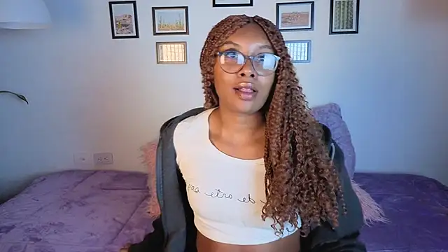 Snapshot of Victoria-Jacksonn chatting on July 1, 2026, 11:49 pm Victoria-Jacksonn online show from July 1, 2026, 11:49 pm
