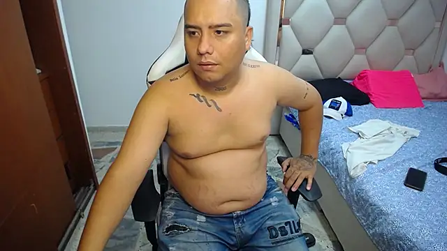 Snapshot of BIG_ASS_BIG_DICK chatting on June 12, 2026, 1:09 pm BIG ASS BIG DICK online show from June 12, 2026, 1:09 pm
