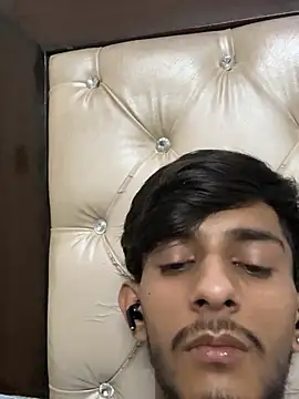 Snapshot of ronnnnn718 chatting on June 17, 2026, 8:19 pm ronnnnn718 online show from June 17, 2026, 8:19 pm