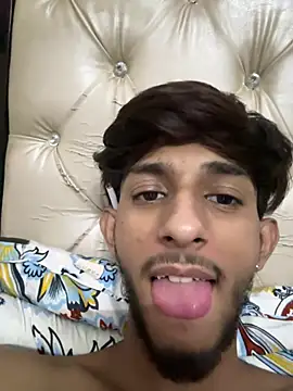 Snapshot of ronnnnn718 chatting on July 17, 2026, 11:24 pm ronnnnn718 online show from July 17, 2026, 11:24 pm