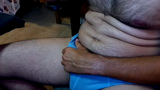 Snapshot of talltannhandsome chatting on July 28, 2026, 5:45 pm talltannhandsome online show from July 28, 2026, 5:45 pm