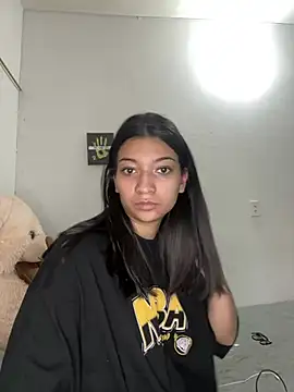 Snapshot of marianahernandez- chatting on June 25, 2026, 2:09 am marianahernandez- online show from June 25, 2026, 2:09 am