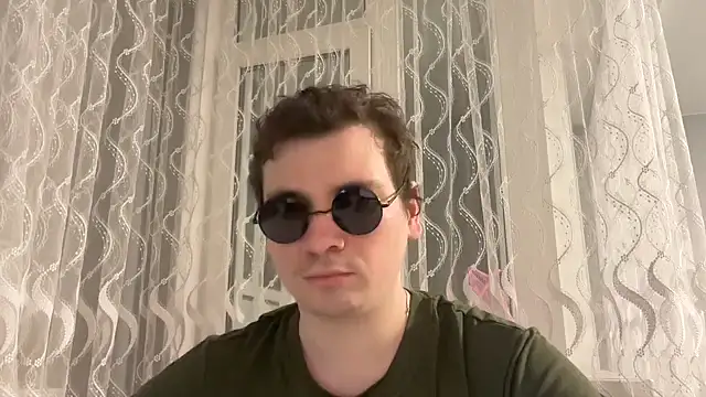 Snapshot of Svertyn chatting on June 22, 2026, 7:44 pm Svertyn online show from June 22, 2026, 7:44 pm