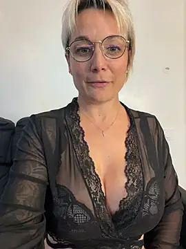 marinellaaX online show from June 16, 2026, 10:48 am