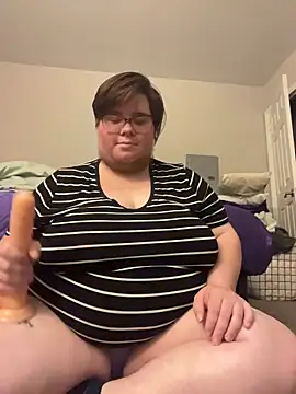 Snapshot of femboyphoenix chatting on June 19, 2026, 1:55 am femboyphoenix online show from June 19, 2026, 1:55 am