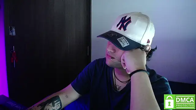 Snapshot of Greg_leach chatting on July 14, 2026, 2:05 am Greg leach online show from July 14, 2026, 2:05 am