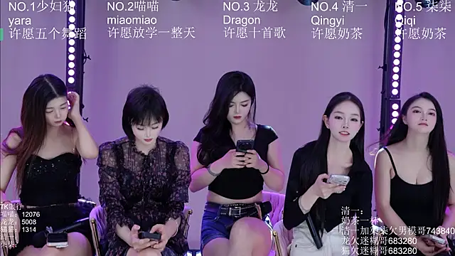 Snapshot of Stars-01 chatting on July 16, 2026, 3:47 am Stars-01 online show from July 16, 2026, 3:47 am