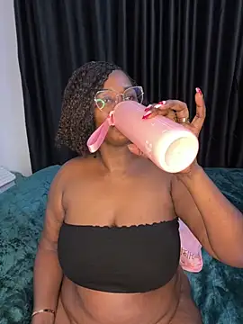 Snapshot of Honeylust26 chatting on June 21, 2026, 7:14 am Honeylust26 online show from June 21, 2026, 7:14 am