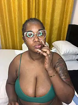 Snapshot of Honeylust26 chatting on July 27, 2026, 2:13 pm Honeylust26 online show from July 27, 2026, 2:13 pm