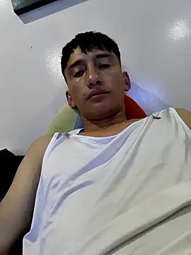 Snapshot of Miguel27Mt chatting on July 15, 2026, 10:17 pm Miguel27Mt online show from July 15, 2026, 10:17 pm
