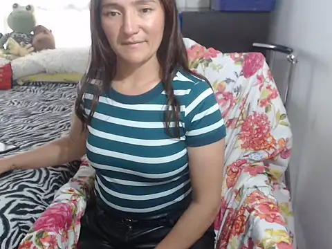 Snapshot of culumbiancandy chatting on June 17, 2026, 9:47 pm culumbiancandy online show from June 17, 2026, 9:47 pm