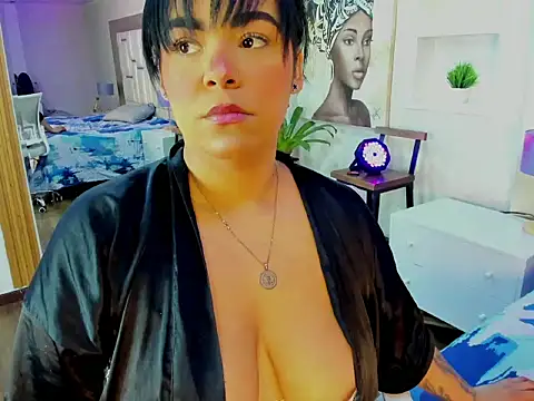 Vivi Wollds online show from June 15, 2026, 4:12 am
