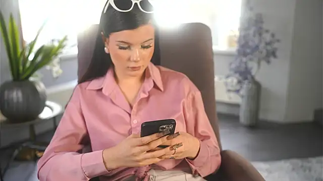 Snapshot of JeanetteLichty chatting on June 15, 2026, 12:05 pm JeanetteLichty online show from June 15, 2026, 12:05 pm