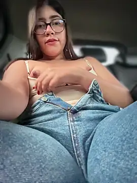 Snapshot of Saracalderon chatting on June 17, 2026, 11:42 am Saracalderon online show from June 17, 2026, 11:42 am