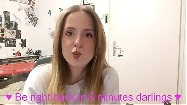 Snapshot of petaljig chatting on June 15, 2026, 4:17 pm petaljig online show from June 15, 2026, 4:17 pm