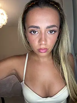 Harrietbronzex online show from June 17, 2026, 4:28 pm