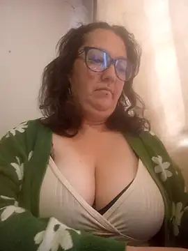Snapshot of _Saraqueen-- chatting on August 2, 2026, 10:40 pm Saraqueen-- online show from August 2, 2026, 10:40 pm
