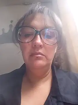 Snapshot of _Saraqueen-- chatting on July 21, 2026, 8:43 pm Saraqueen-- online show from July 21, 2026, 8:43 pm