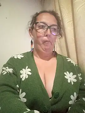 Snapshot of _Saraqueen-- chatting on August 2, 2026, 1:04 am Saraqueen-- online show from August 2, 2026, 1:04 am