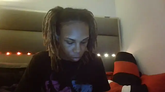 Opal Rainbow online show from November 18, 2025, 12:04 am