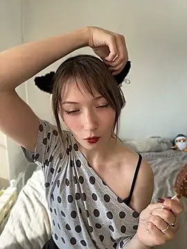 Snapshot of Strawberry_Senpai chatting on July 15, 2026, 2:46 pm Strawberry Senpai online show from July 15, 2026, 2:46 pm
