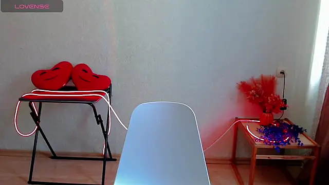 ElaraJons online show from July 29, 2026, 7:07 am
