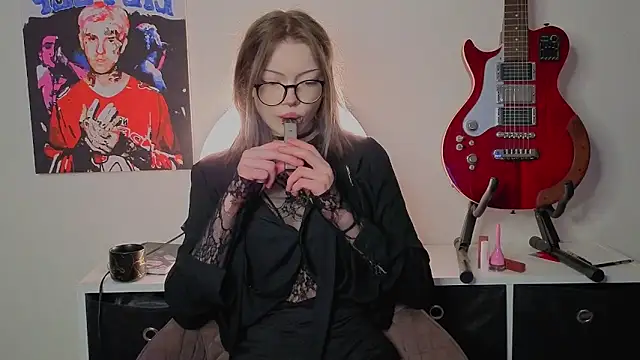 EndicaWilde online show from June 22, 2026, 8:39 pm
