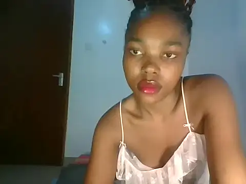 Snapshot of Glow_goddes chatting on June 17, 2026, 8:36 am Glow goddes online show from June 17, 2026, 8:36 am