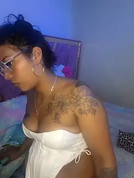 sophiagomezx online show from July 4, 2026, 4:55 pm