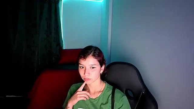 Snapshot of Skinny_queen_20 chatting on June 19, 2026, 1:00 am Skinny queen 20 online show from June 19, 2026, 1:00 am