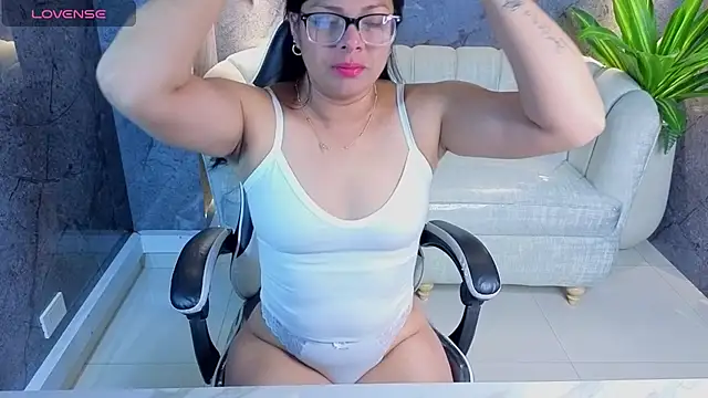 Snapshot of sarah_bay_tx chatting on July 23, 2026, 7:54 pm sarah bay tx online show from July 23, 2026, 7:54 pm