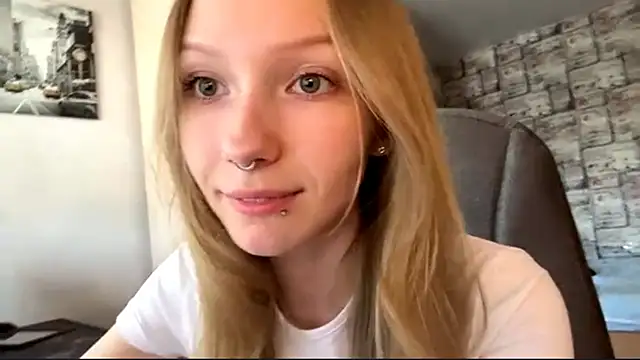 Snapshot of BivalentFalloff chatting on June 20, 2026, 5:12 am BivalentFalloff online show from June 20, 2026, 5:12 am