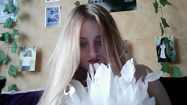 Snapshot of MilaPrecious chatting on July 6, 2026, 12:45 pm MilaPrecious online show from July 6, 2026, 12:45 pm