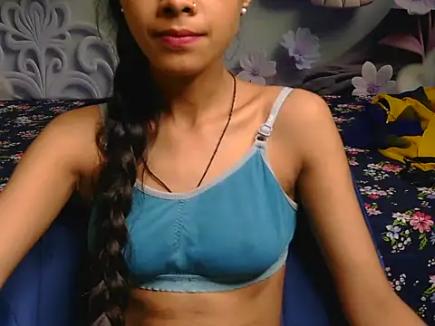 Snapshot of Isha-19 chatting on July 2, 2026, 5:35 am Isha-19 online show from July 2, 2026, 5:35 am