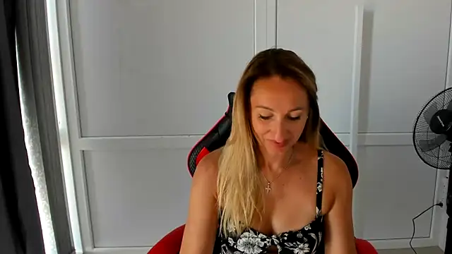 LilyDreamm online show from June 28, 2026, 6:20 am