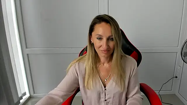 LilyDreamm online show from July 21, 2026, 12:50 pm