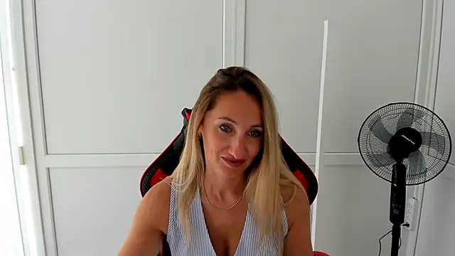 LilyDreamm online show from June 23, 2026, 6:33 am